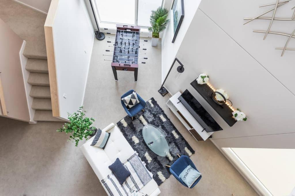 Two Modern Penthouses On Mass By Cozysuites インディアナポリス エクステリア 写真