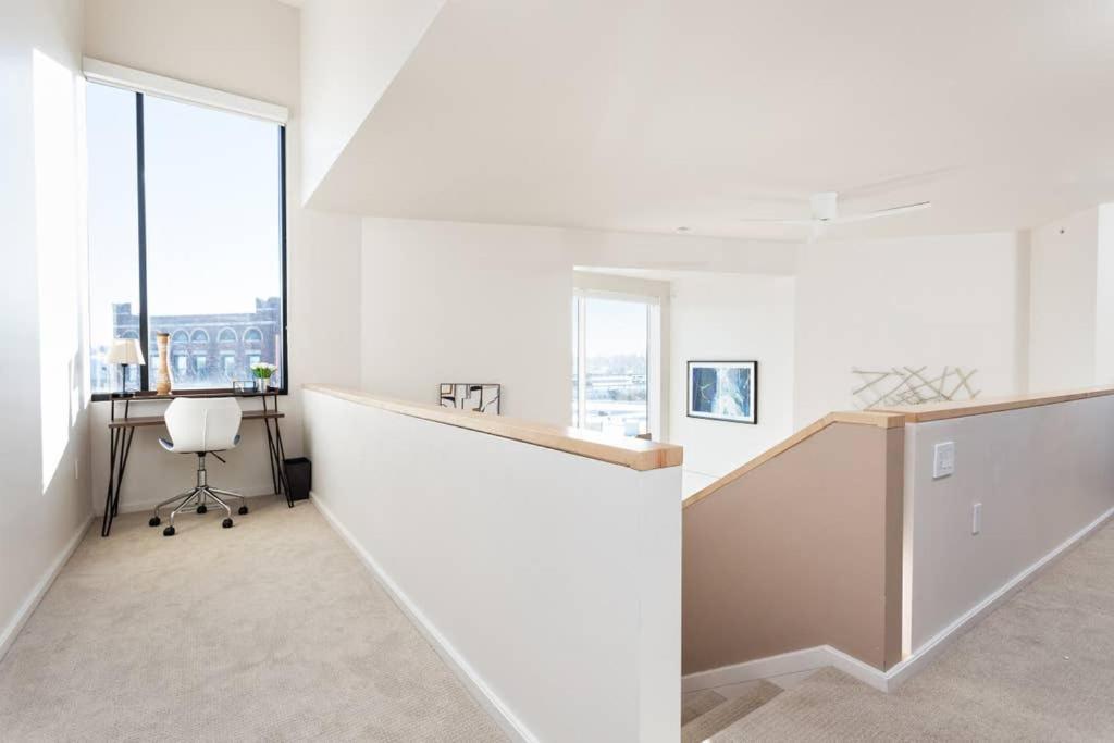 Two Modern Penthouses On Mass By Cozysuites インディアナポリス エクステリア 写真